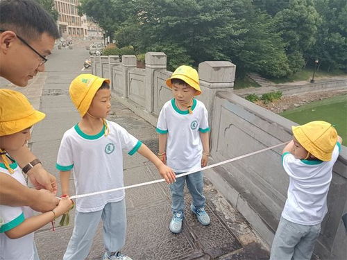 安徽滁州市第一幼兒園 小銀杏愛家鄉(xiāng) 小腳丫走亭城