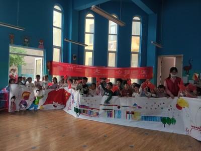 文昌花園社區新時代文明實踐站開展&ldquo;喜迎二十大 童心賀國慶&rdquo;國慶節主題長卷繪畫活動