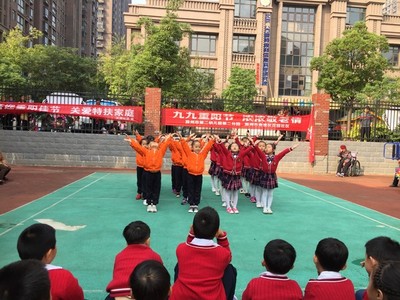 南譙區文明辦--龍蟠花園社區聯合市二幼第二分園開展&ldquo;九九重陽節,濃濃敬老情&rdquo;主題活動