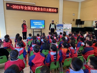 龍?bào)茨显飞鐓^(qū)開(kāi)展&ldquo;守法規(guī)知禮讓 安全文明出行&rdquo;全國(guó)交通安全日主題宣傳活動(dòng)