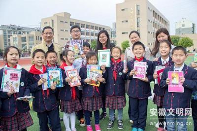 滁州卷煙廠卷接包車間愛心捐助龍蟠小學留守兒童活動